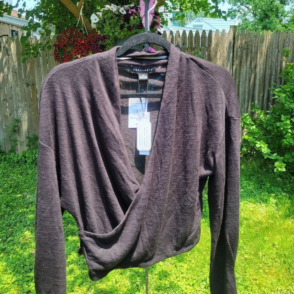 Sanctuary Crossover Top‎